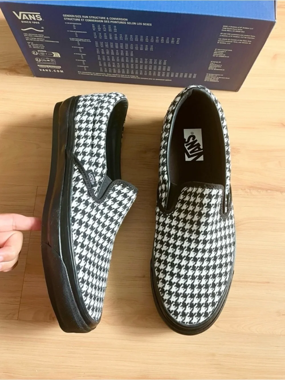 Vans Premium Classic Slip-On Shoe Houndstooth Black / White Women 11.5Mens 10.0